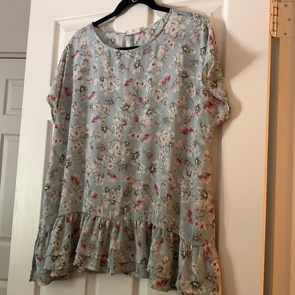 Floral peplum top - Picture 2 of 3